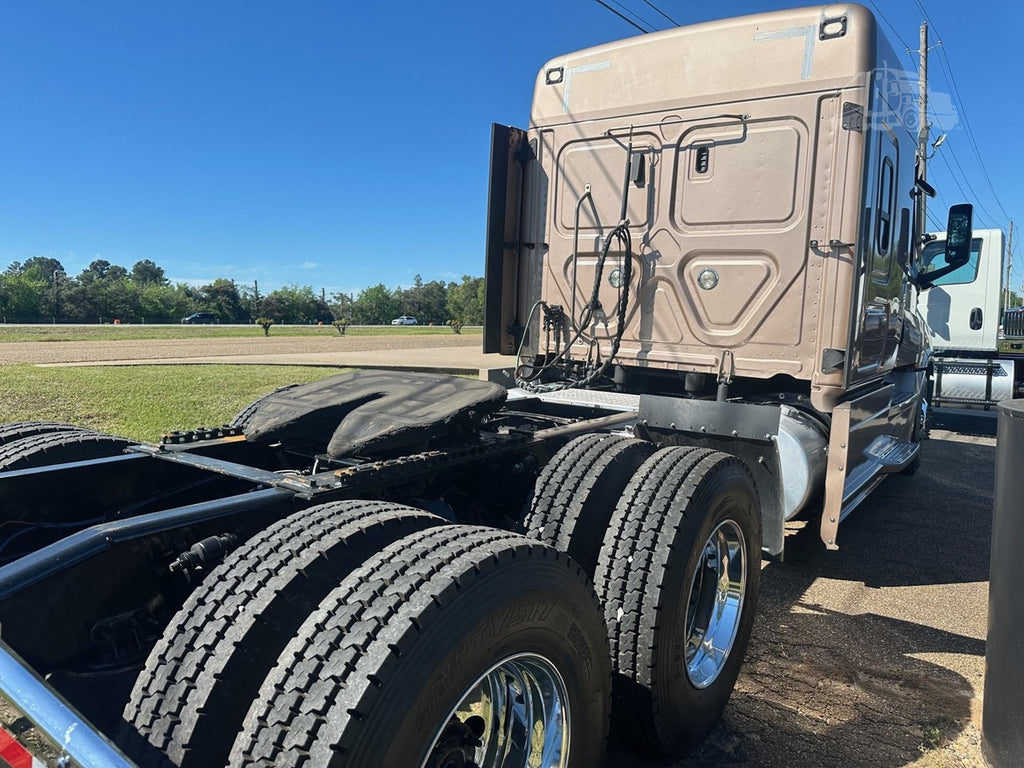 2023 FREIGHTLINER CASCADIA 126