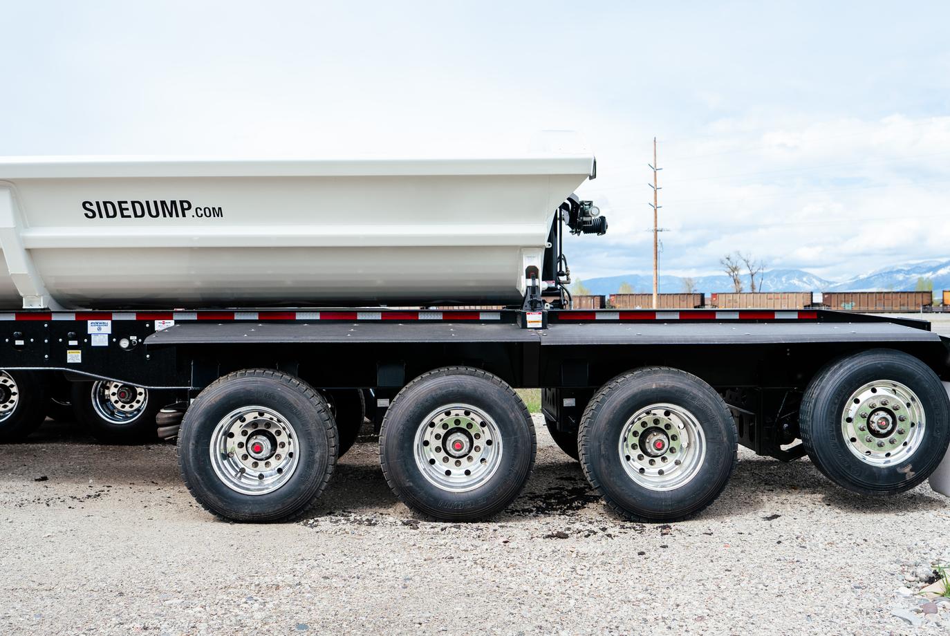 SMITHCO 4 AXLE SIDE DUMP TRAILER