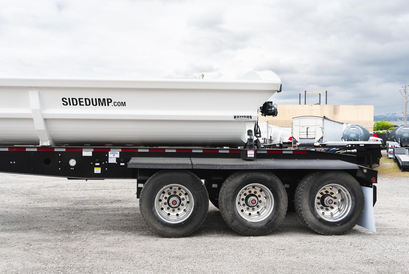 SMITHCO 3 AXLE SIDE DUMP TRAILER