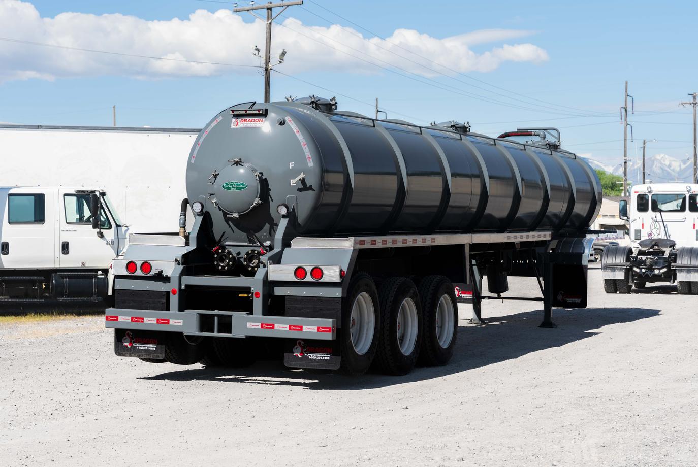 DRAGON 165 BBL 3 AXLE VAC TRAILER
