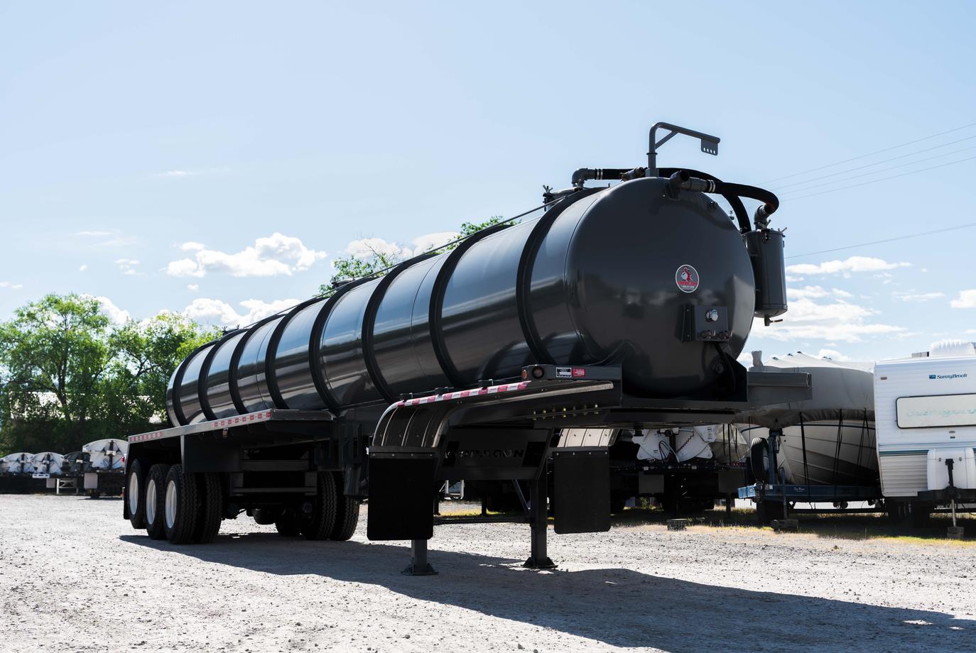 DRAGON 165 BBL 3 AXLE VAC TRAILER