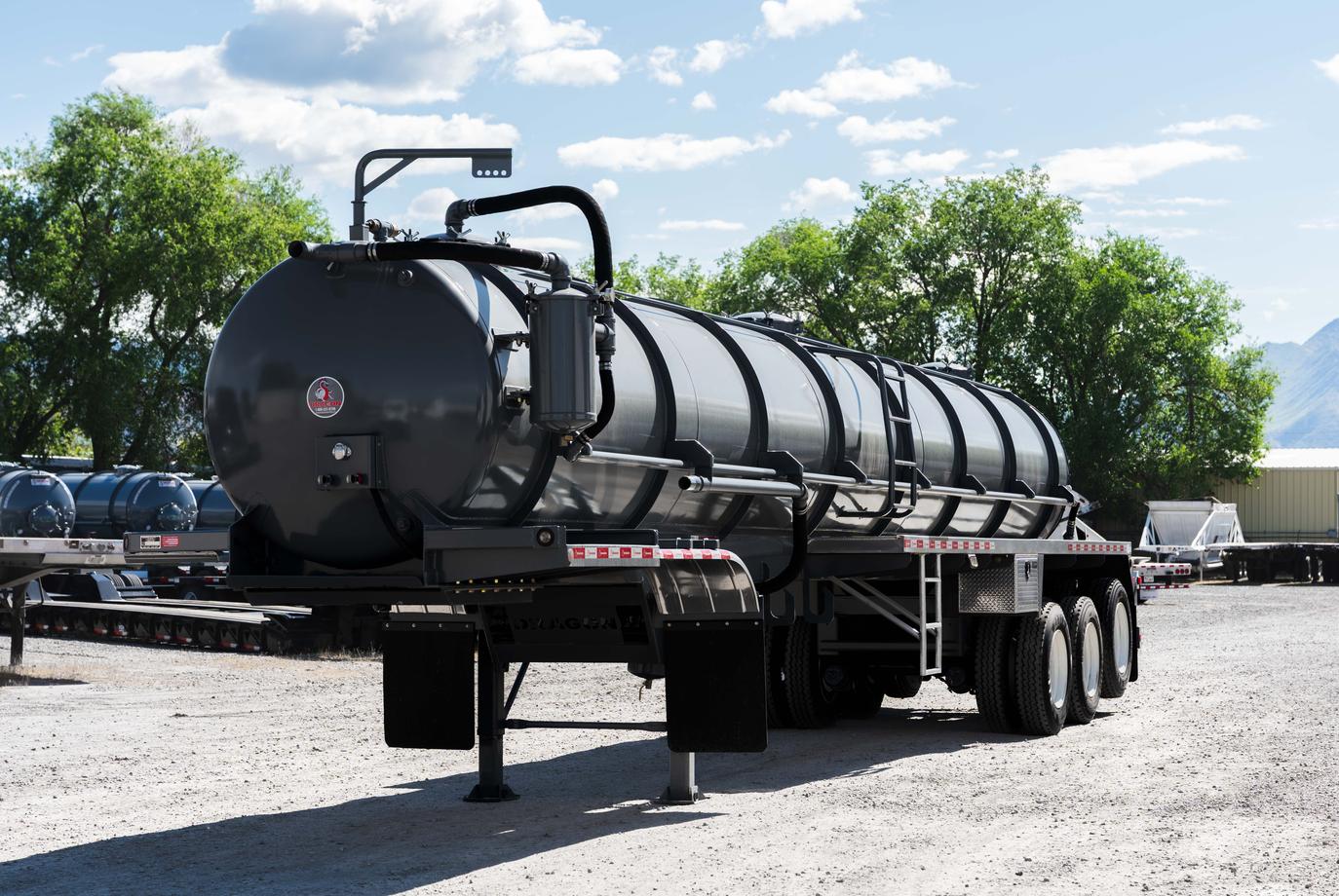 DRAGON 165 BBL 3 AXLE VAC TRAILER