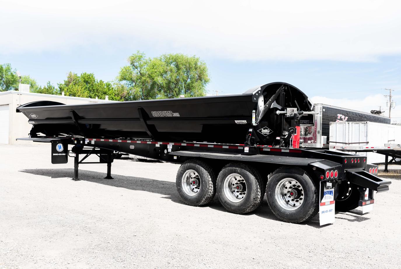 SMITHCO 3 AXLE SIDE DUMP: BLACK TUB & BLACK FRAME