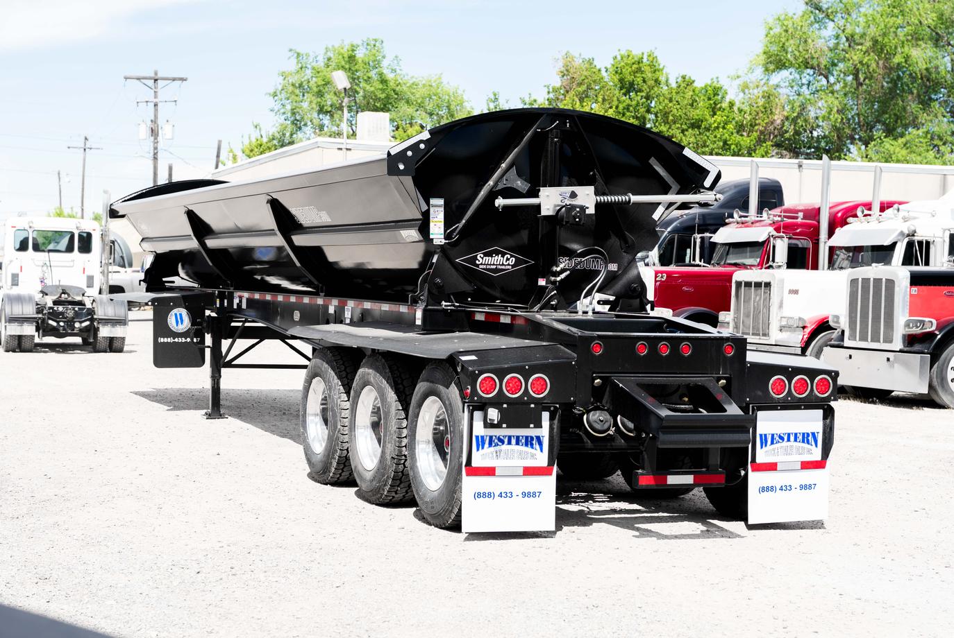 SMITHCO 3 AXLE SIDE DUMP: BLACK TUB & BLACK FRAME