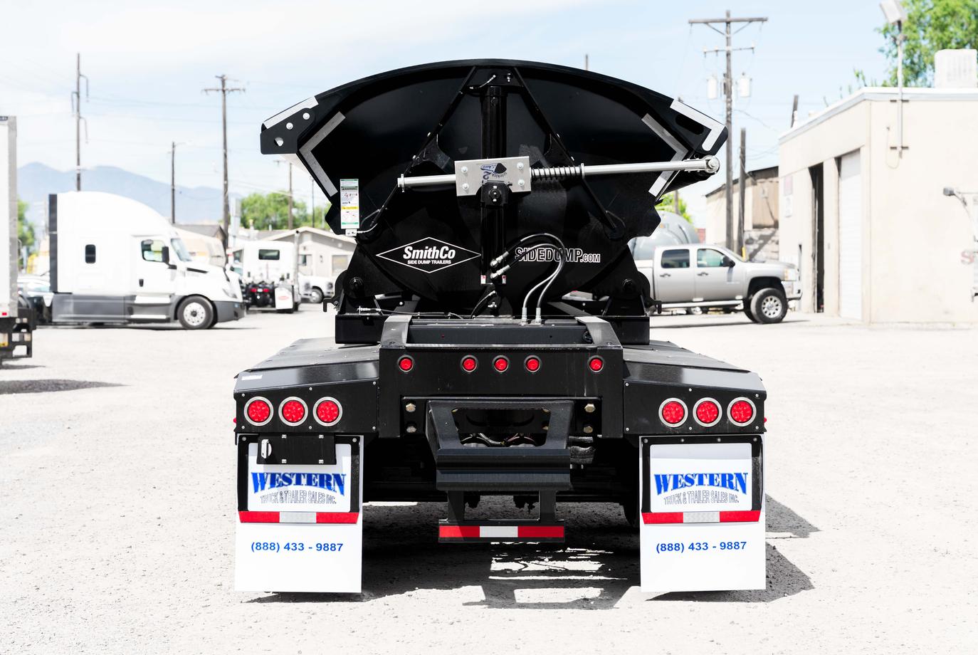 SMITHCO 3 AXLE SIDE DUMP: BLACK TUB & BLACK FRAME