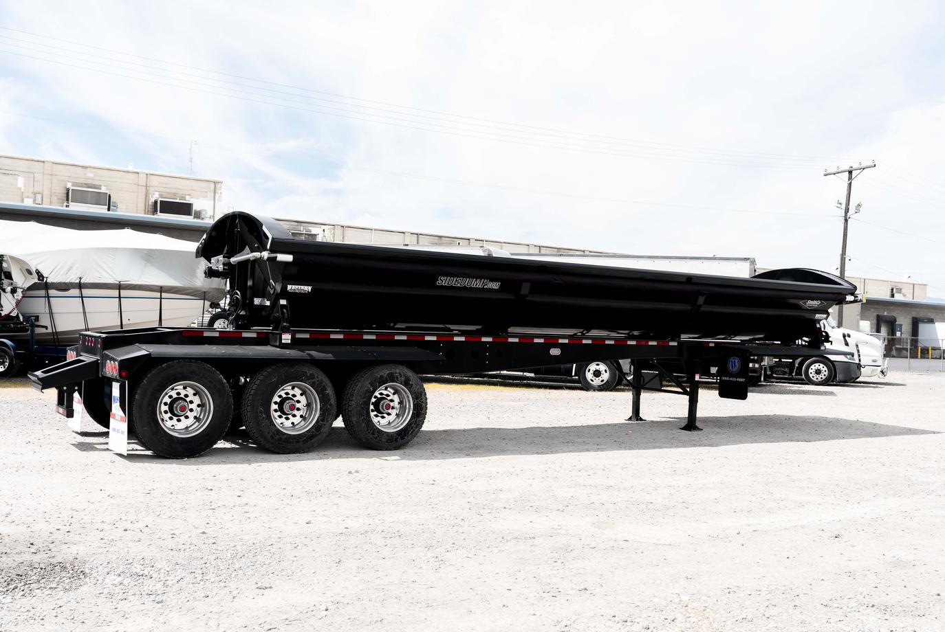 SMITHCO 3 AXLE SIDE DUMP: BLACK TUB & BLACK FRAME