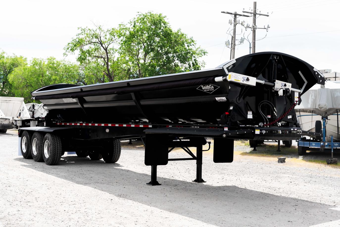 SMITHCO 3 AXLE SIDE DUMP: BLACK TUB & BLACK FRAME