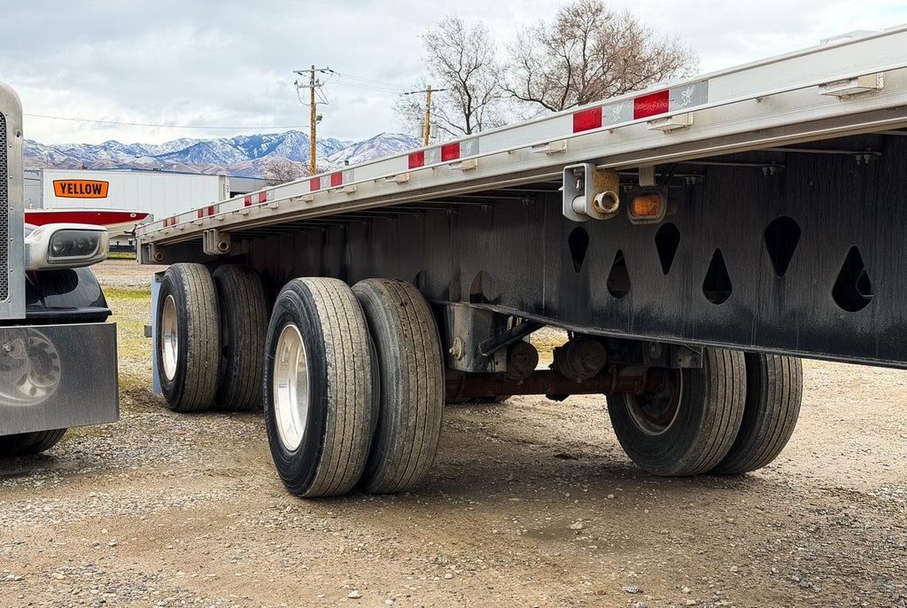 2024 Manac 10248C000L Flatbed Trailer