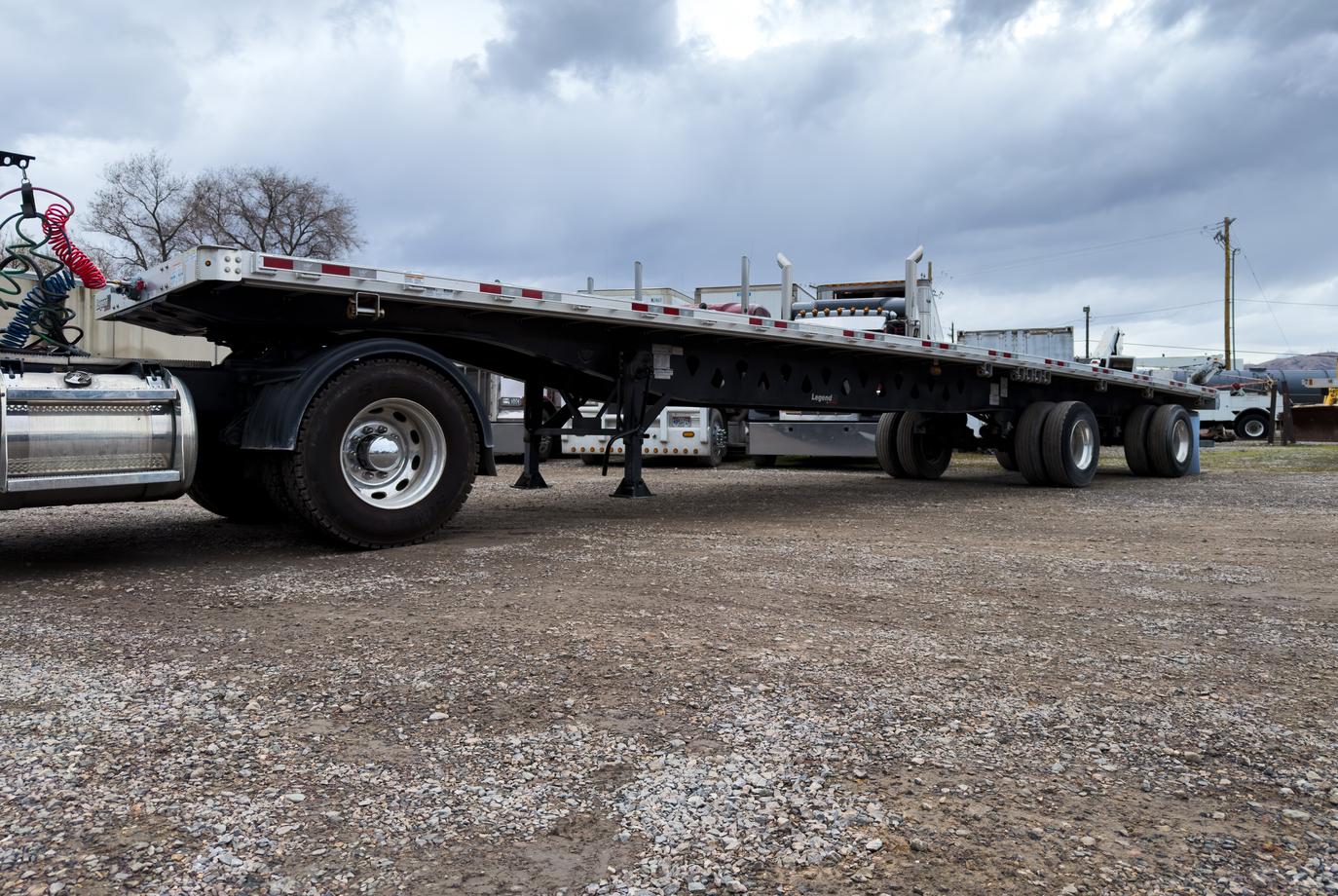 2024 Manac 10248C000L Flatbed Trailer