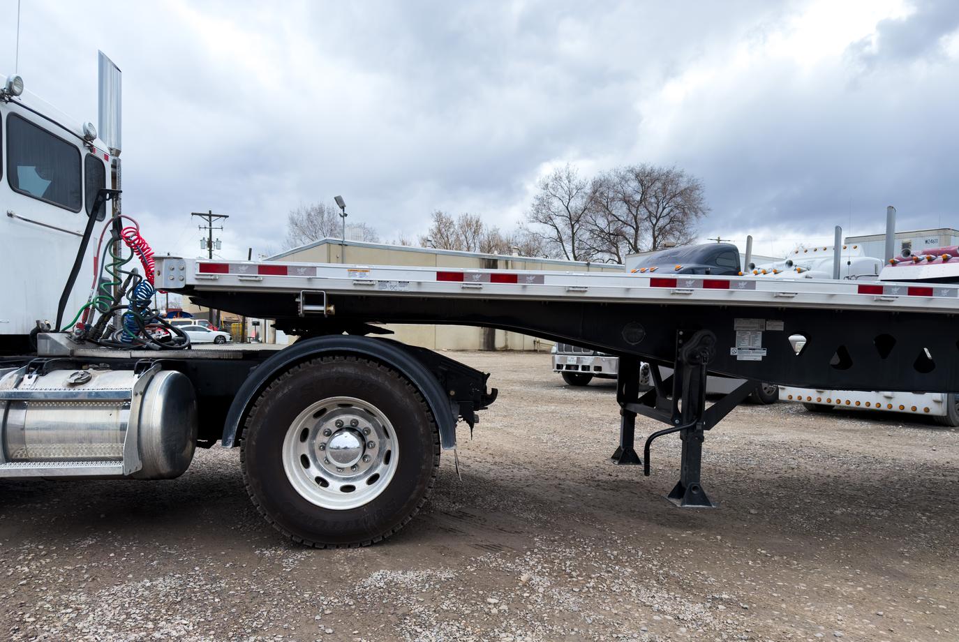 2024 Manac 10248C000L Flatbed Trailer