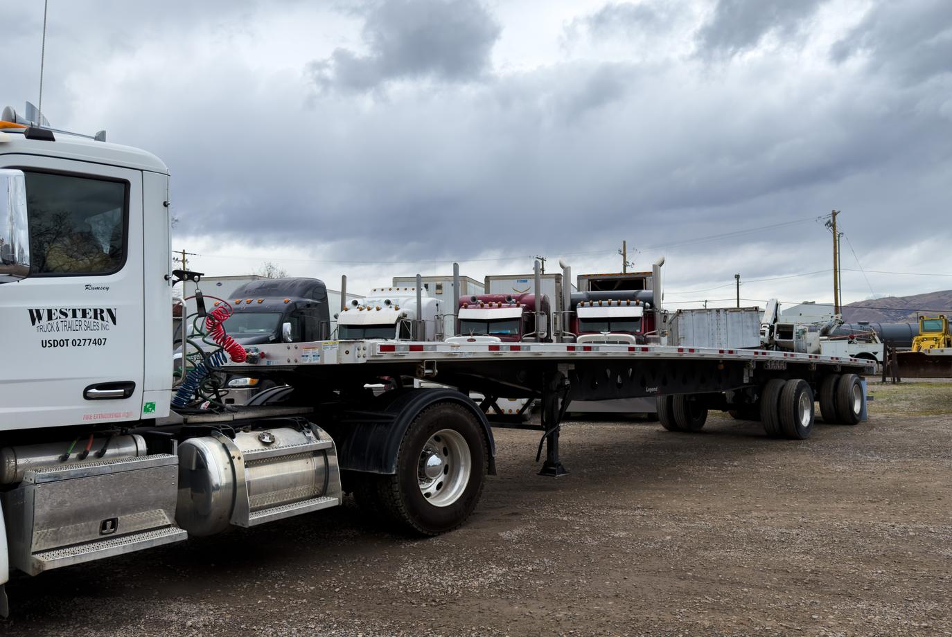 2024 Manac 10248C000L Flatbed Trailer