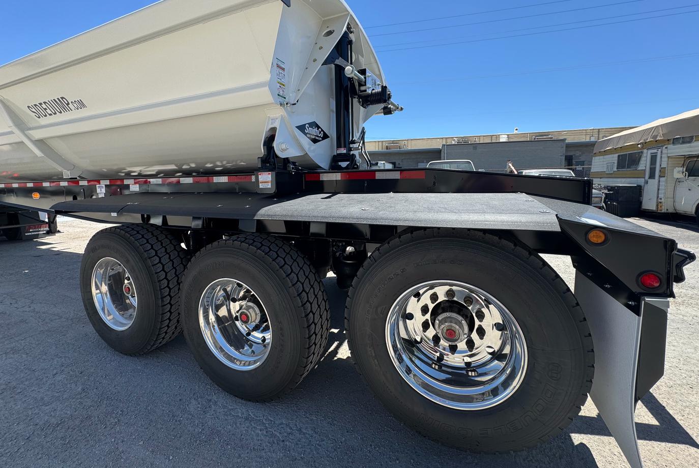 SMITHCO 3 AXLE SIDE DUMP TRAILER