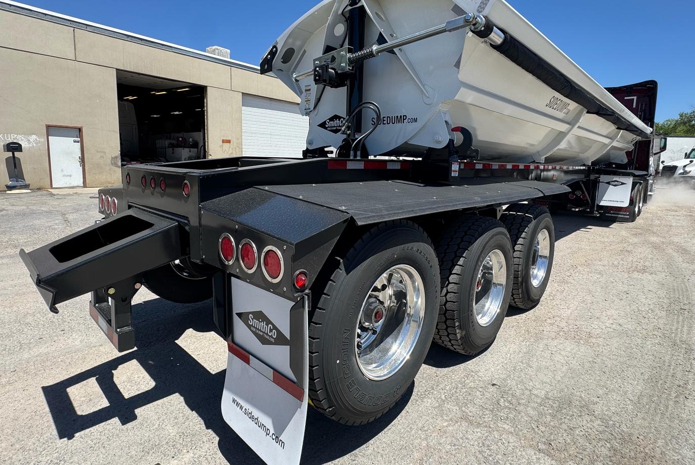 SMITHCO 3 AXLE SIDE DUMP TRAILER